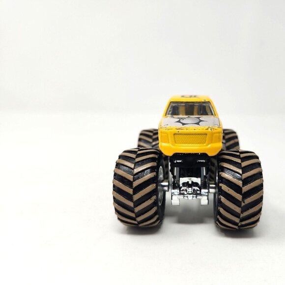 2014 Hot Wheels Monster Jam WRECKING CREW Monster Truck 1:64 Mud Treads (re16) - Picture 2 of 7